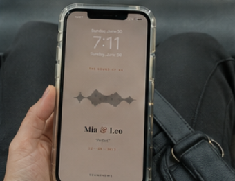Customer photo — the piece as a phone wallpaper